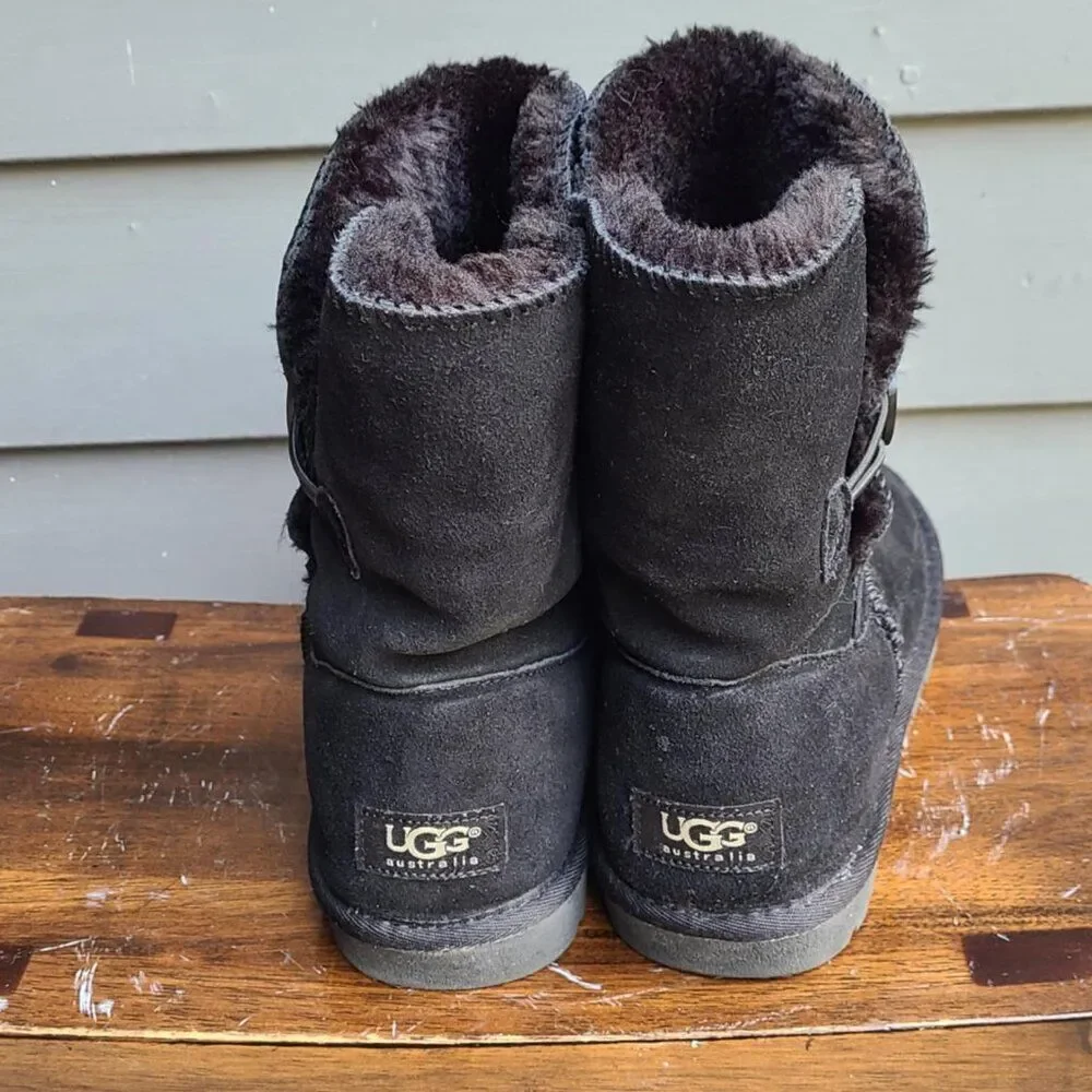 UGG Black Bailey Boot Suede Shearling size 9